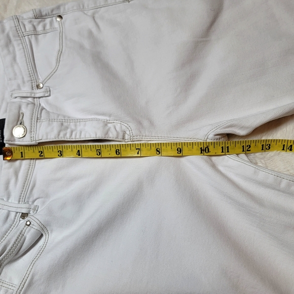 Chicos So Slimming cropped white pant - Picture 9 of 10